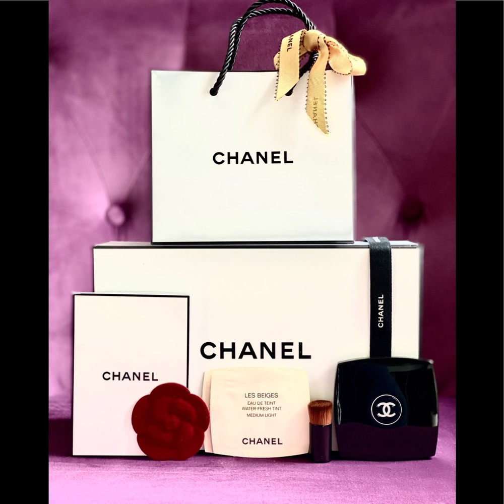 Luxury CHANEL Mirror Set